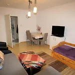 Private Apartment - Mittelfeld